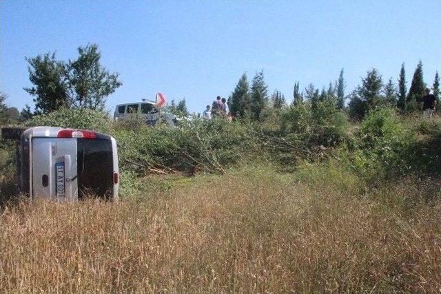 Takla Atan Araçtan Hafif Sıyrıklar İle Kurtuldu