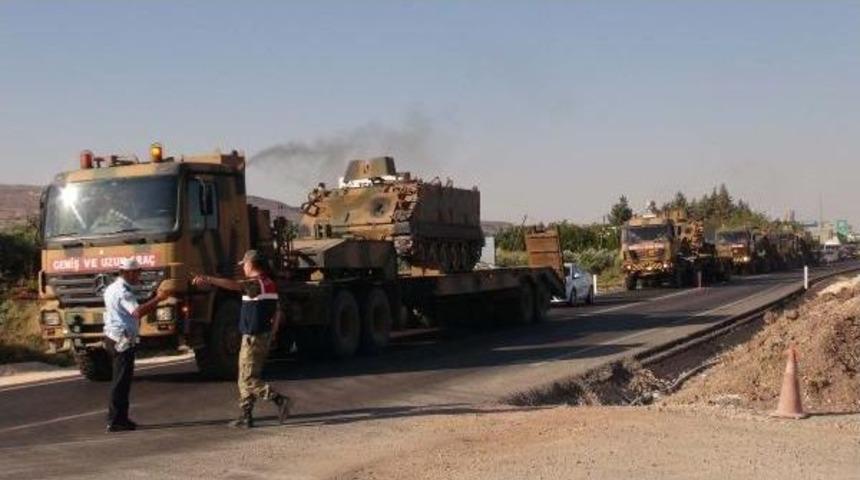 Suriye Sınırındaki Kilis'e Tank Ve Asker Sevkiyatı (2)