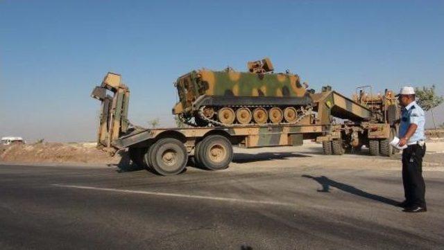 Suriye Sınırındaki Kilis'e Tank Ve Asker Sevkiyatı (2)