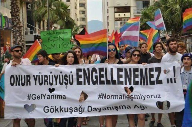 Onur Yürüyüşü'ne Müdahale Edilmesi İzmir'de Protesto Edildi