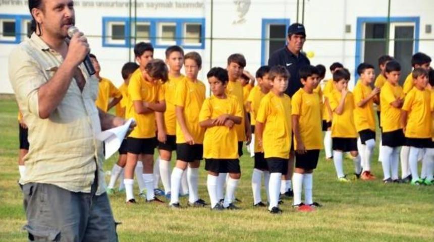 Nejat İşler Futbol Okulu A&ccedil;ıldı