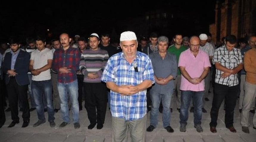 Aksaray&rsquo;da Uygur T&uuml;rkleri İ&ccedil;in Gıyabi Cenaze Namazı