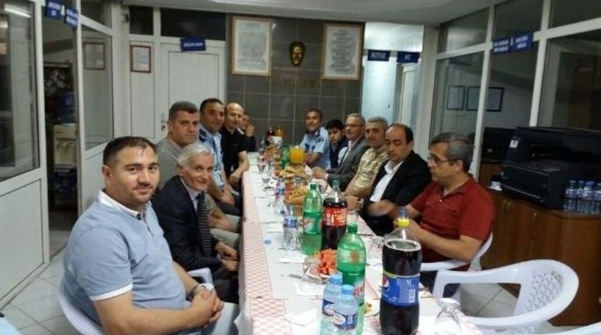 G&uuml;l&uuml;&ccedil; Belediye Başkanı Demirtaş İftarını Karakolda A&ccedil;tı