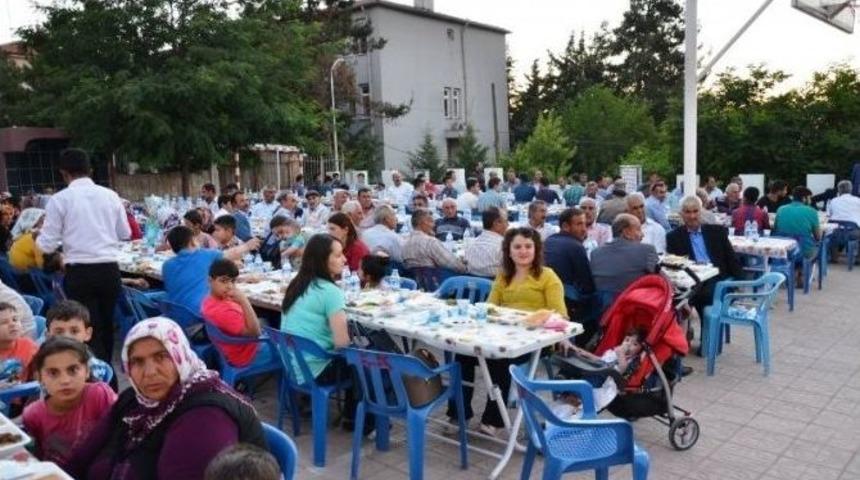 Vali Tapsız, Polatelilerle İftarda Buluştu