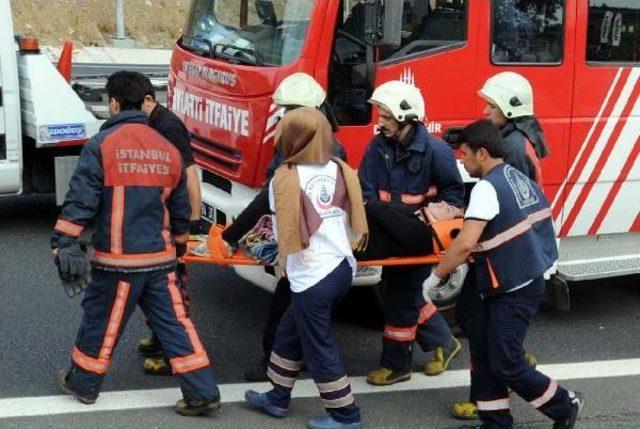 Kağıthane'de Otomobil Takla Attı, 5 Kişi Yaralandı