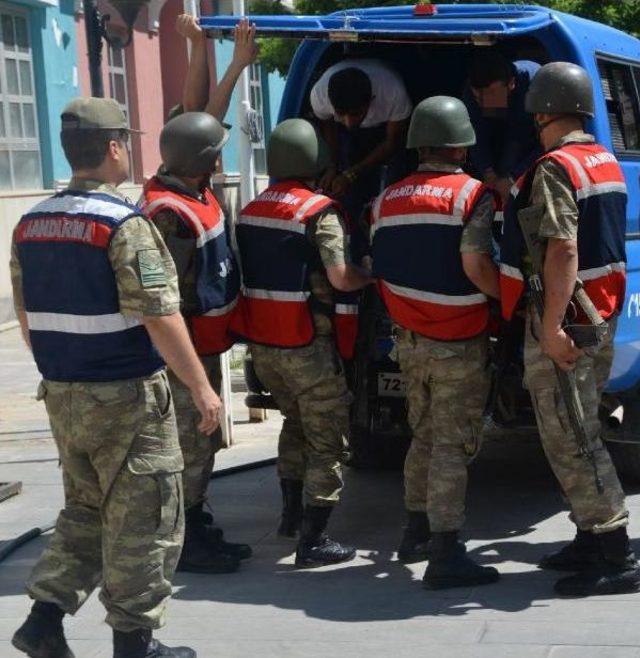 Diyarbakır'da 4 Çocuğu Pkk'ya Götürmeye Çalışan 2 Kişi Tutuklandı