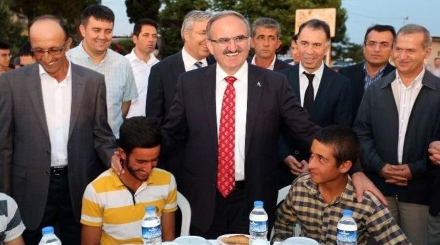 Vali Karaloğlu Mevsimlik İş&ccedil;ilerle İftar A&ccedil;tı