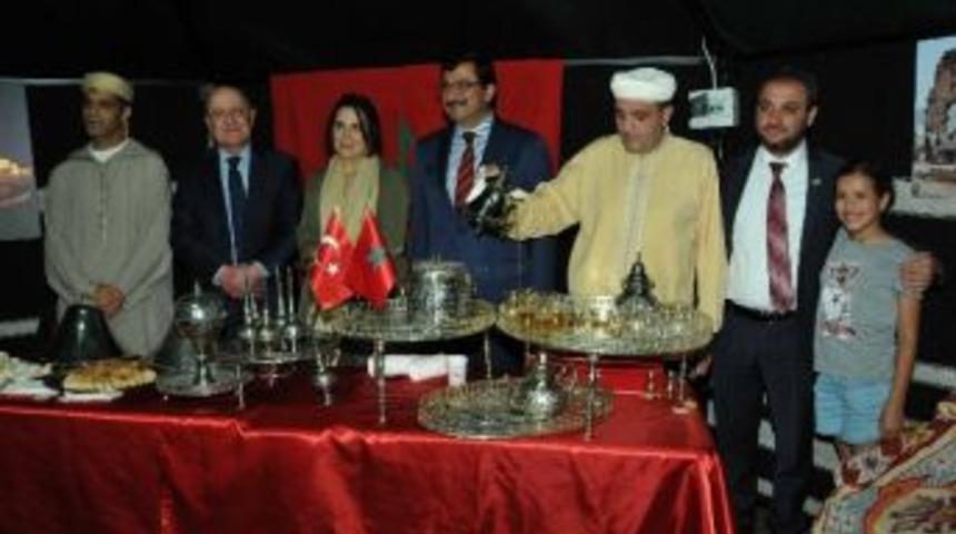 İlahiler Ke&ccedil;i&ouml;renlileri B&uuml;y&uuml;ledi