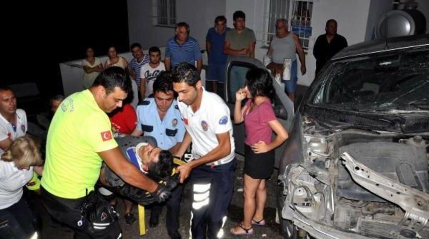 Yoldan &Ccedil;ıkan Otomobil Evin Terasına D&uuml;şt&uuml;: 1 Yaralı