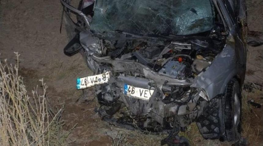 Yola &Ccedil;ıkan K&ouml;pek, Faciaya Yol A&ccedil;ıyordu: 4 Yaralı