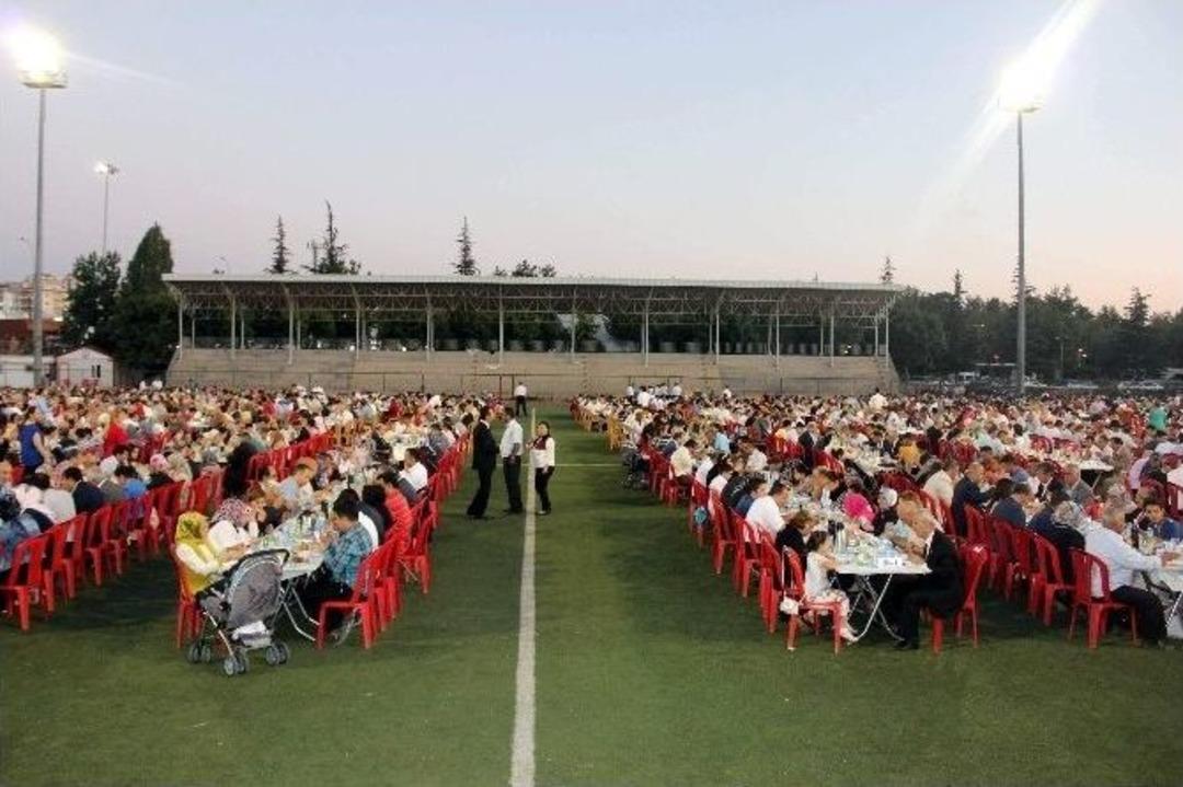 Stadyumda 3 Bin 500 Kişilik İftar