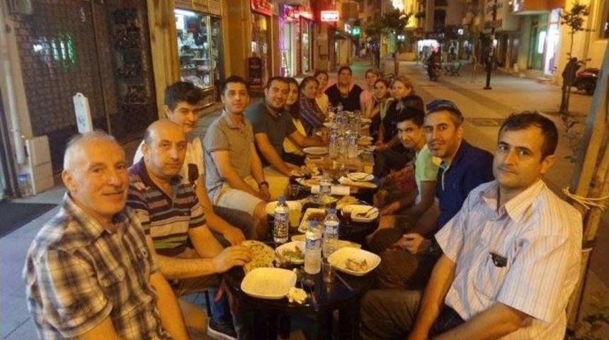&Ccedil;anakkale&rsquo;de Esnaf Yery&uuml;z&uuml; İftarında Buluşuyor