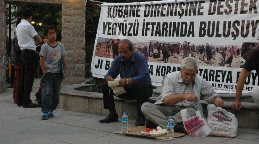 Kobani Direnişine Destek İ&ccedil;in Yery&uuml;z&uuml; İftar Sofrası Kuruldu