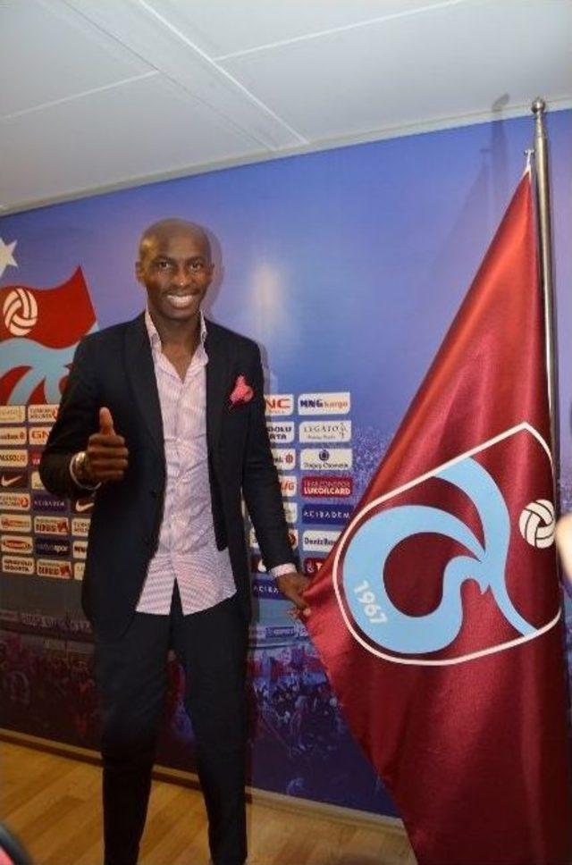 Trabzonspor M’bia 3 Yıllık Sözleşme İmzaladı