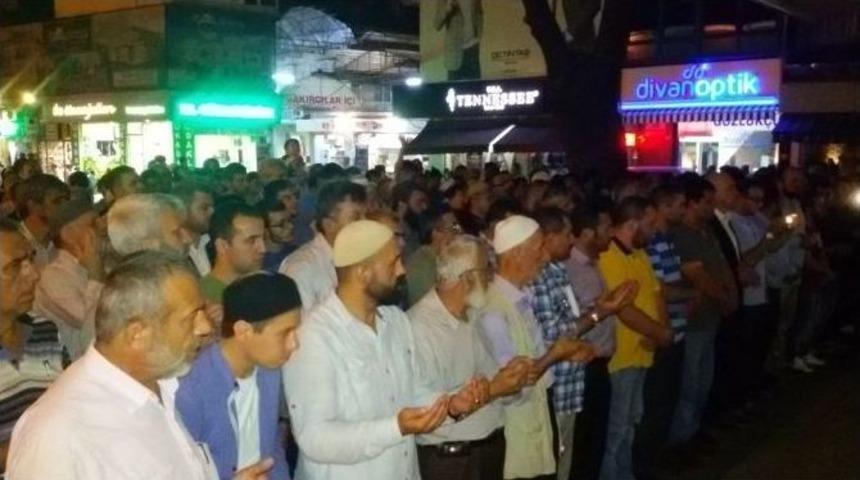 Doğu T&uuml;rkistan&rsquo;da &Ouml;lenler İ&ccedil;in Gıyabi Cenaze Namazı Kılındı