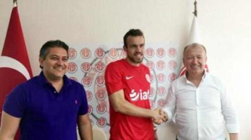 Antalyaspor Chico Ile 3 Yıllık S&ouml;zleşme Imzaladı