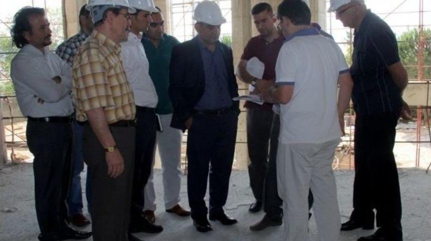 Rekt&ouml;r Acer &Ccedil;om&uuml; Tıp Fak&uuml;ltesi Hastanesinde İncelemelerde Bulundu