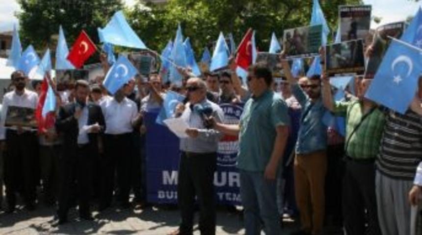 Bursa&rsquo;da &Ccedil;in Zulm&uuml;ne Tepki Eylemi