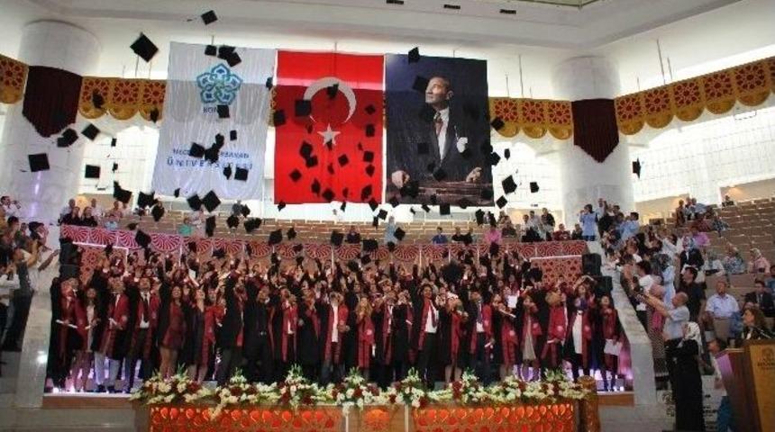 Meram Tıp Fak&uuml;ltesi&rsquo;nde Mezuniyet Coşkusu