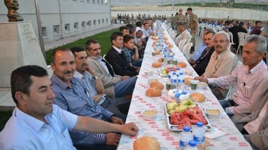 Doğanşehir&rsquo;de Şehit Ailelerine İftar Yemeği