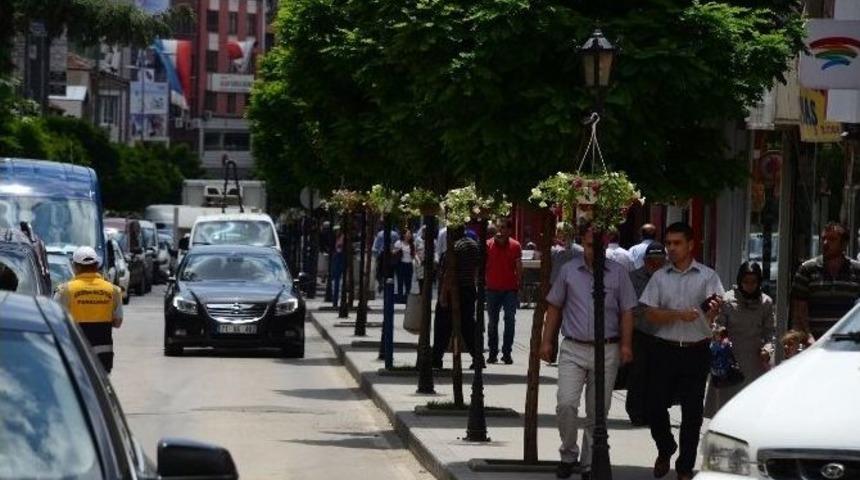 Kırıkkale&rsquo;de Sokak Lambaları Rengarenk &Ccedil;i&ccedil;ek A&ccedil;tı