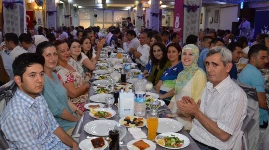 Şehzadeler Belediyesi İftar Yemeğinde Buluştu