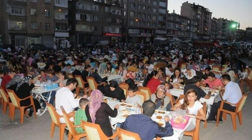 Belediye Mahalle İftarlarına Vatandaşlardan B&uuml;y&uuml;k İlgi