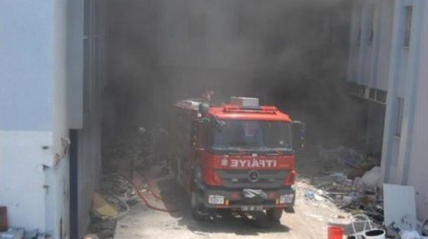 Yıkılan Eski Hastane Binasında Yangın