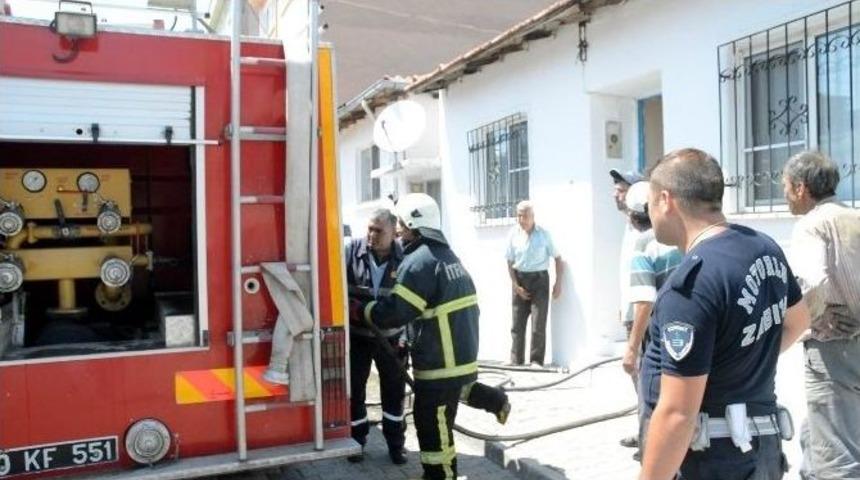 T&uuml;p Patlayan Ev Zamanında M&uuml;dahale İle K&uuml;l Olmaktan Kurtuldu