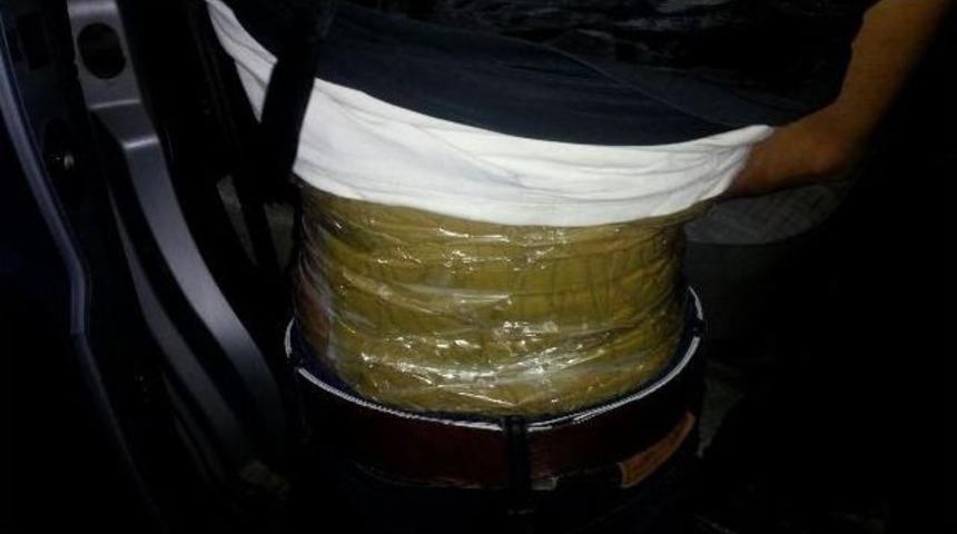 G&ouml;vdesine Sardığı Esrarla Yakalandı