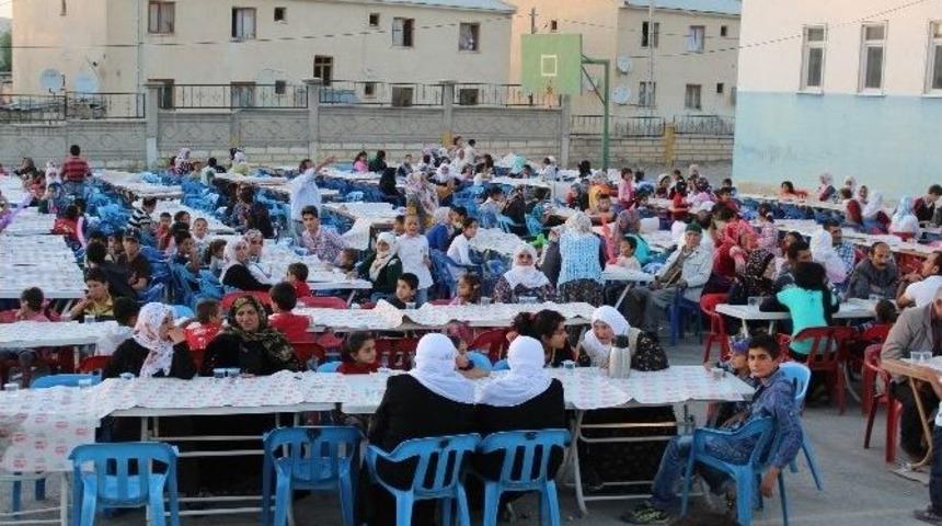 B&uuml;y&uuml;kşehir Belediyesi&rsquo;nden Mahallere İftar Sofrası