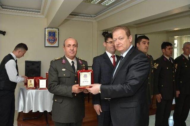 Gümüşhane İl Jandarma Komutanlığı’nda Şilt Takdim Töreni Yapıldı