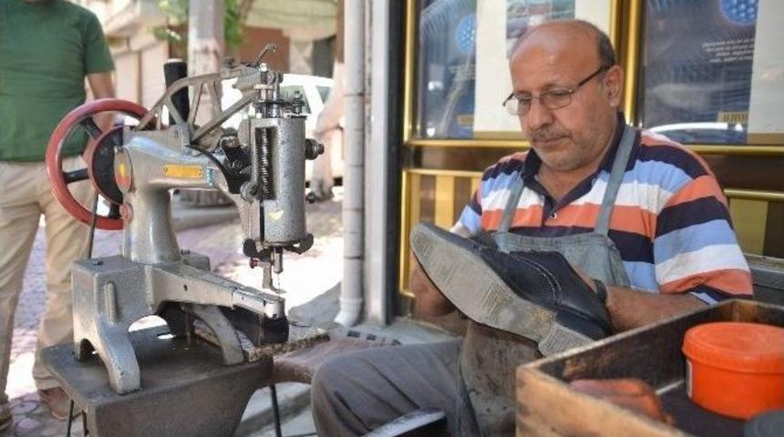 Siirt&rsquo;te Ayakkabı Tamircilik Mesleğinin Son Temsilcisi