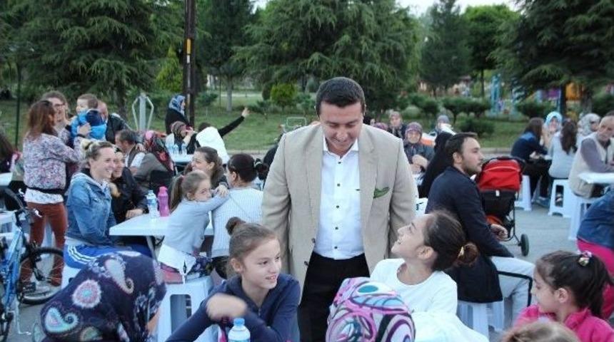 2 Bin 300 Kişi Hep Birlikte Oru&ccedil; A&ccedil;manın Hazzını Yaşadı
