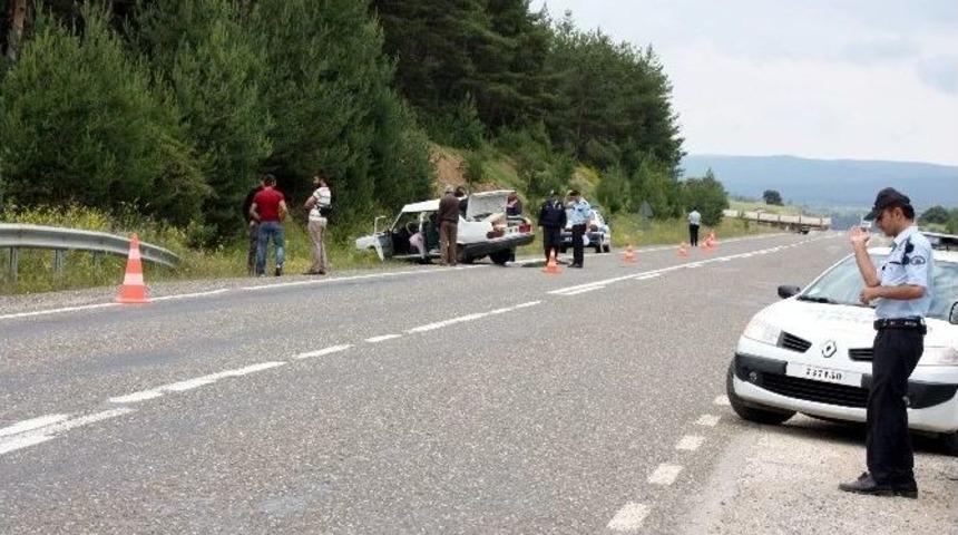 Lastiği Patlayan Otomobil Takla Attı: 1 &Ouml;l&uuml;, 6 Yaralı