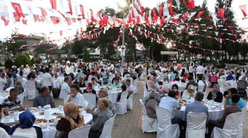 Kahramanmaraş'ta 2 Bin Yetim Ve &Ouml;ks&uuml;ze Iftar