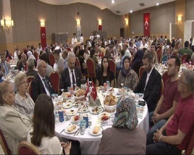 İstanbul Valiliği'nden Şehit Ailelerine Iftar...