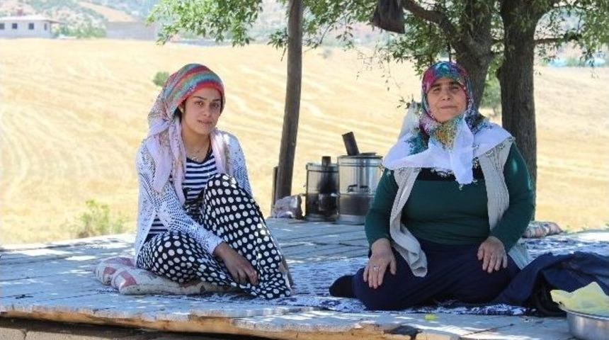 Hırsızlık İ&ccedil;in Girdikleri Evin Kızına İşgence Yaptılar