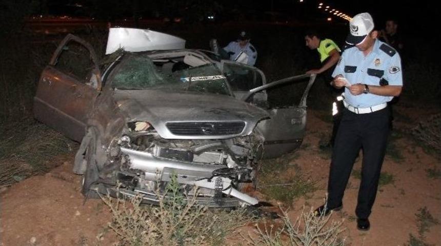 K&ouml;peğe &Ccedil;arpamamak İsterken, Yoldan &Ccedil;ıkan Otomobil Takla Attı