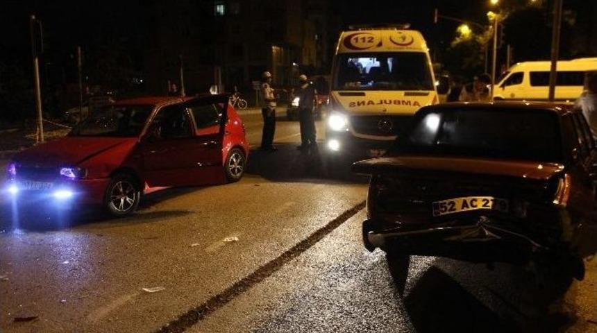 Ordu&rsquo;da 2 Ara&ccedil; &Ccedil;arpıştı: 2 Yaralı