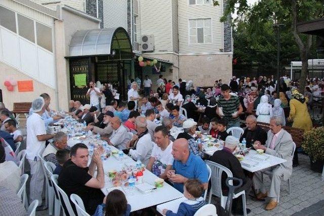 Dedeler Torunlarla İftarda Buluştu 1