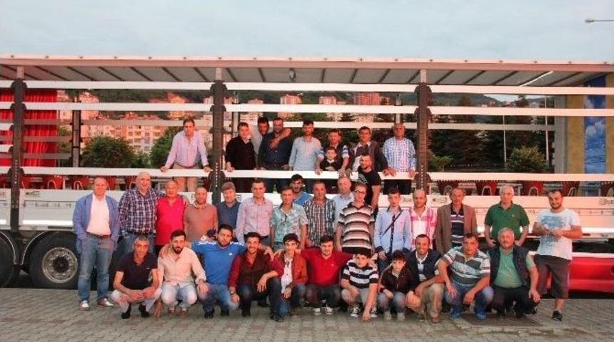 Tır Şoförleri Ekmek Teknelerinde İftar Etti