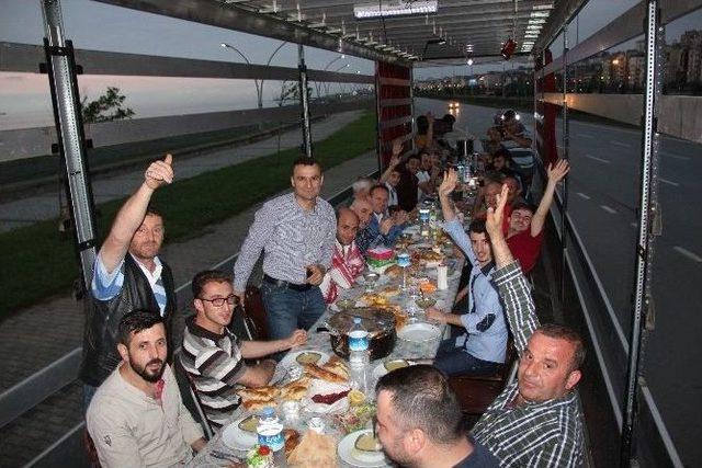 Tır Şoförleri Ekmek Teknelerinde İftar Etti