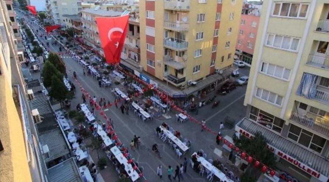 Saruhanlı&rsquo;da 2 Bin Kişilik Dev İftar Programı