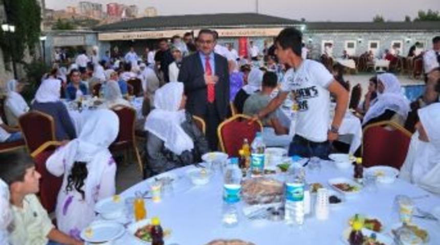 Vali Su, Vatandaşlarla İftarda Bir Araya Geldi