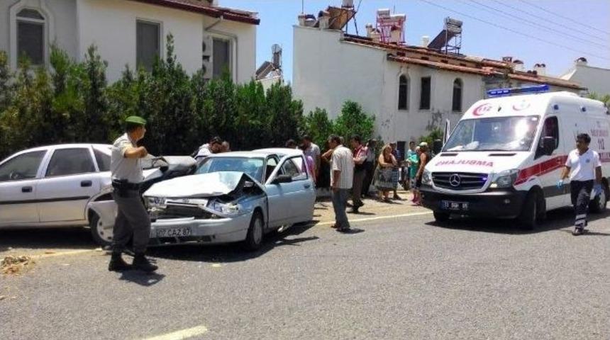 Mersin&rsquo;de Trafik Kazası: 3 Yaralı