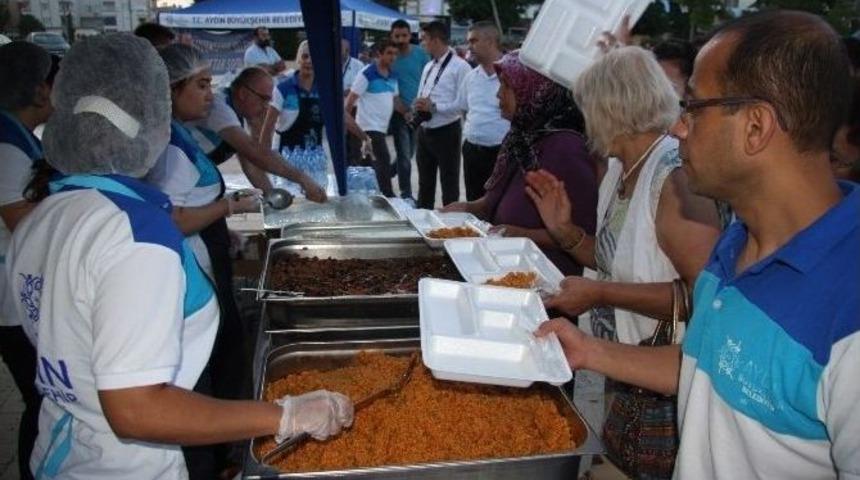 Aydın Bby&uuml;kşehirden Didim&rsquo;de İftar Yemeği