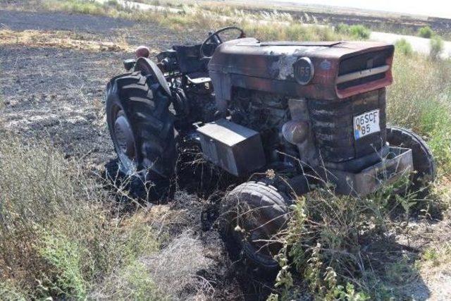 Anız Yakarken Traktörünü, Çevredeki Tarlaları Yaktı, Ağır Yaralandı