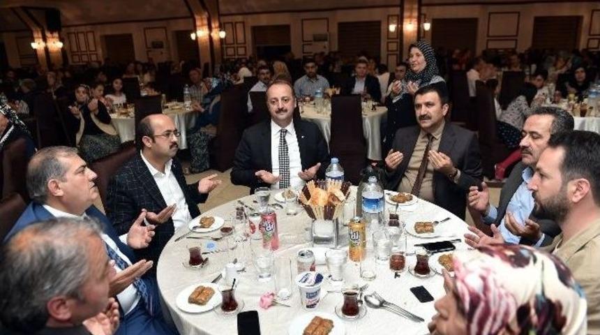 Mamak&rsquo;ta &Ouml;ks&uuml;z Ve Yetimlere Kardeşlik İftarı