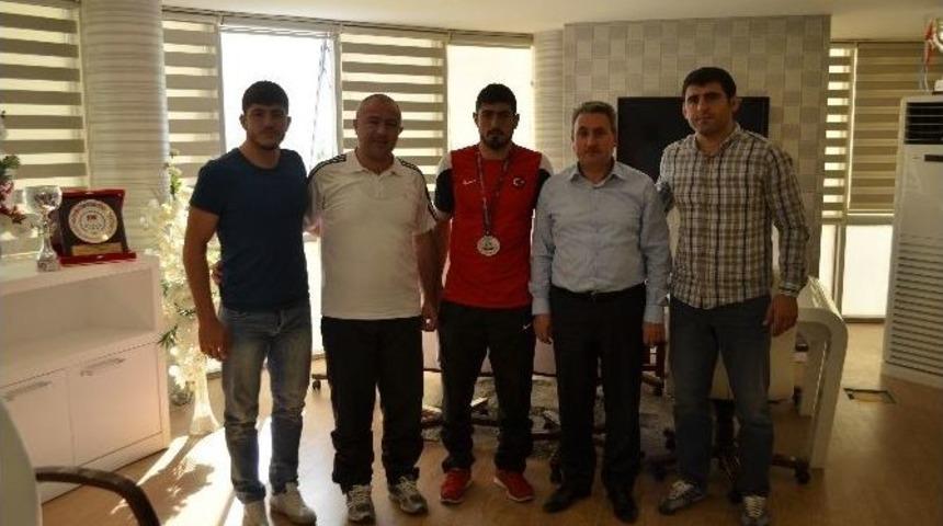 Taşkesenligil&rsquo;den Avrupa Fatihi&rsquo;ne Kutlama